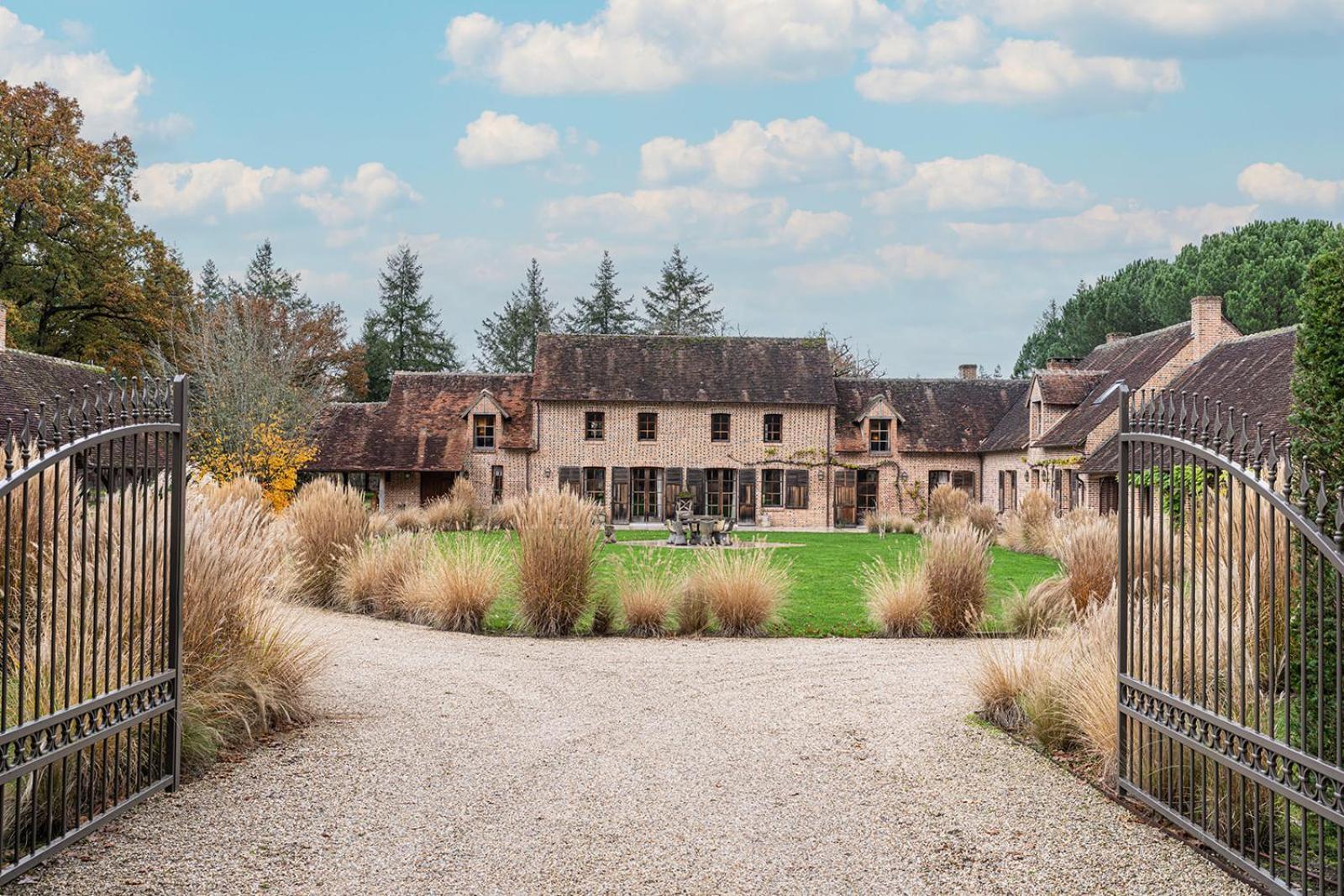 Villa De Lux Avec Piscine Interieur Chauffee 1H30 De Paris Nouan-le-Fuzelier Exterior foto